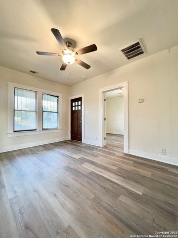 4611 hackberry, San Antonio, TX 78223