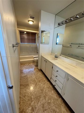 4745 NW 98th Pl, Doral, FL 33178