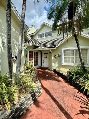 4745 NW 98th Pl, Doral, FL 33178