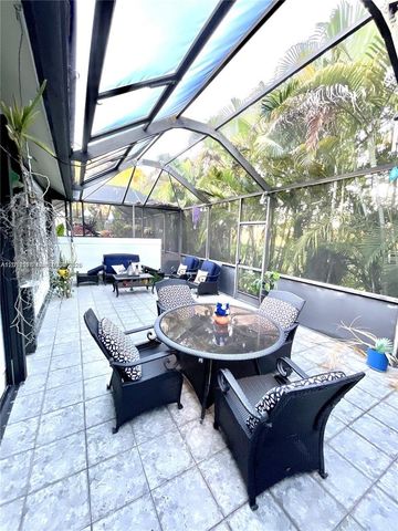 4745 NW 98th Pl, Doral, FL 33178