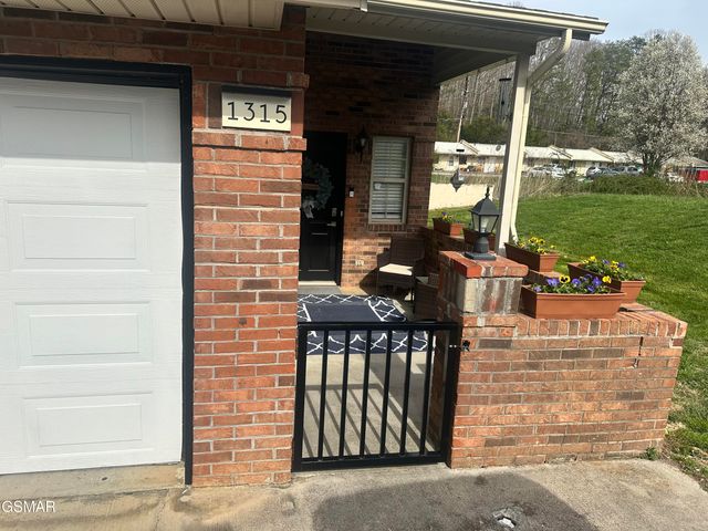 1315 Mountain Meadows Way, Sevierville, TN 37862