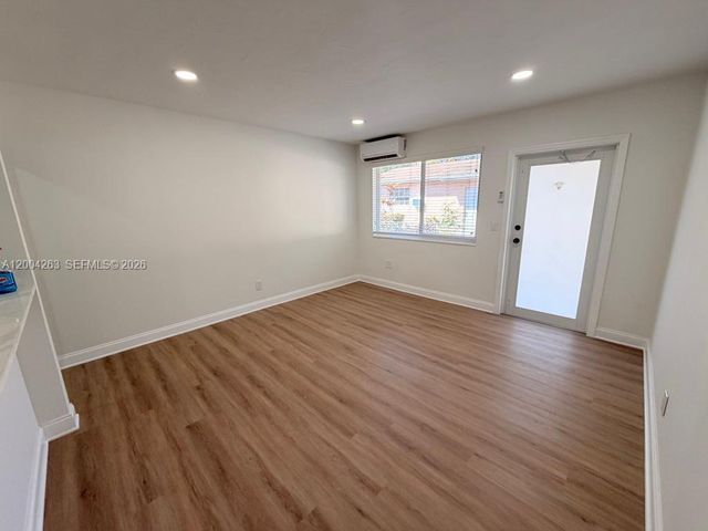 95-97 NE 168th St 97, North Miami Beach, FL 33162