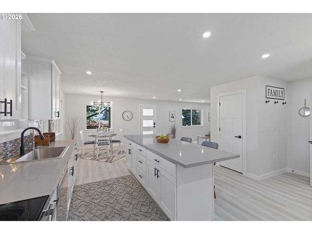 4686 CORNWALL St, West Linn, OR 97068