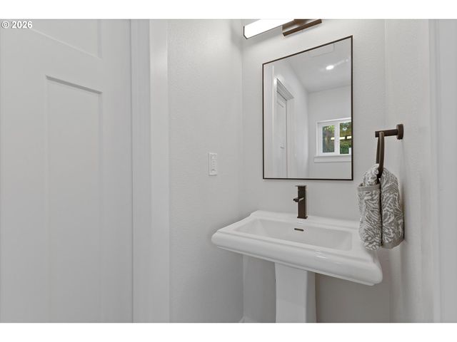 4686 CORNWALL St, West Linn, OR 97068