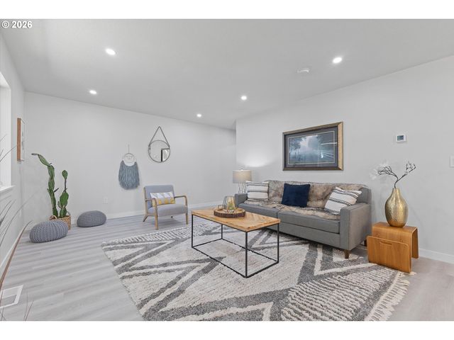 4686 CORNWALL St, West Linn, OR 97068