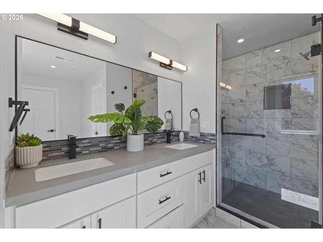 4686 CORNWALL St, West Linn, OR 97068