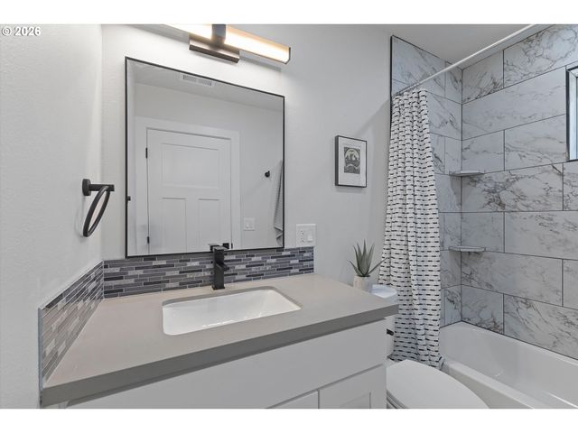 4686 CORNWALL St, West Linn, OR 97068
