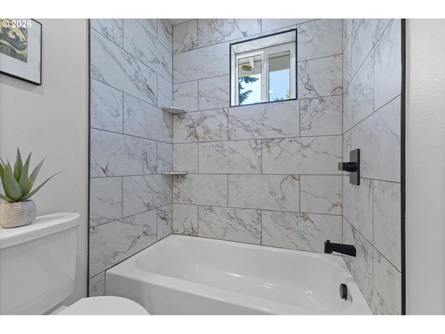 4686 CORNWALL St, West Linn, OR 97068