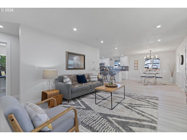 4686 CORNWALL St, West Linn, OR 97068