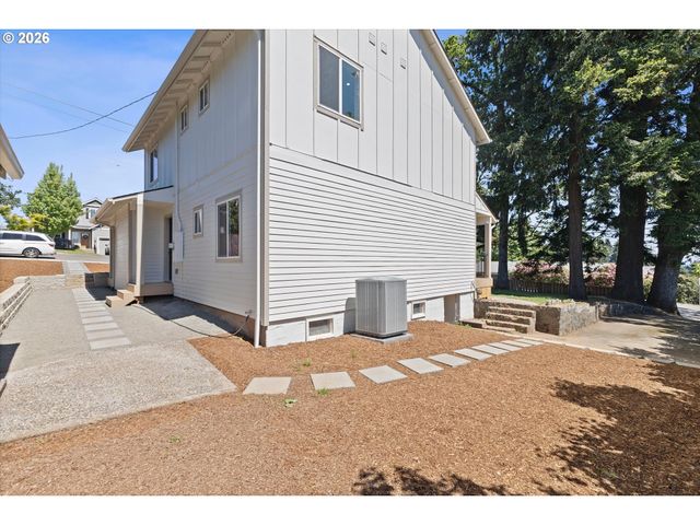 4686 CORNWALL St, West Linn, OR 97068