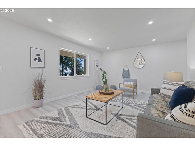 4686 CORNWALL St, West Linn, OR 97068