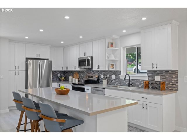 4686 CORNWALL St, West Linn, OR 97068