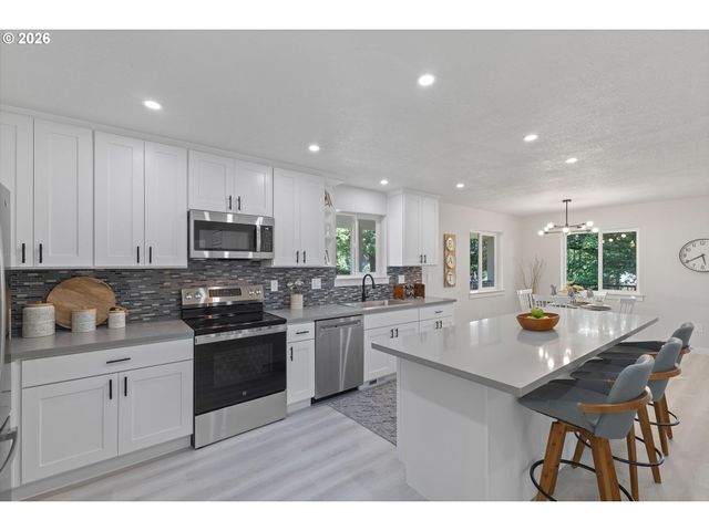 4686 CORNWALL St, West Linn, OR 97068