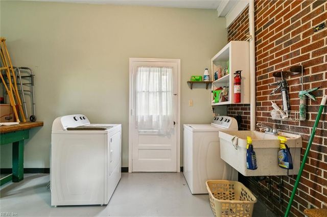 218 Albany DR, Hampton, VA 23666
