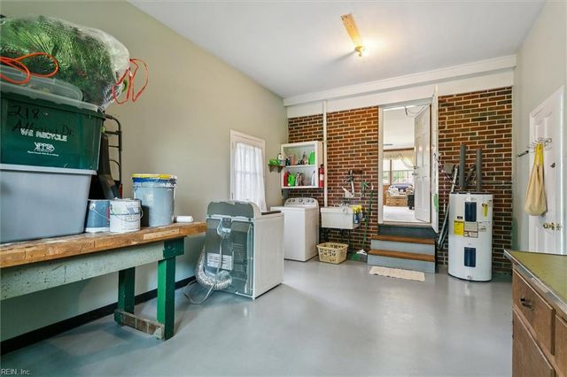 218 Albany DR, Hampton, VA 23666