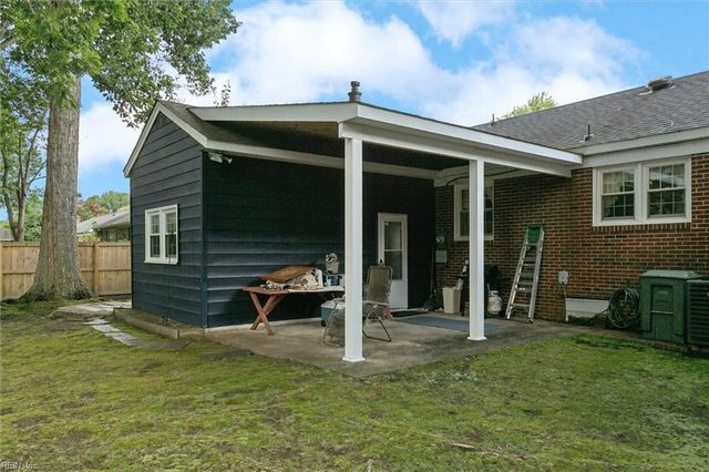 218 Albany DR, Hampton, VA 23666