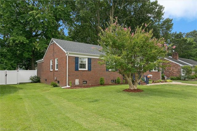 218 Albany DR, Hampton, VA 23666
