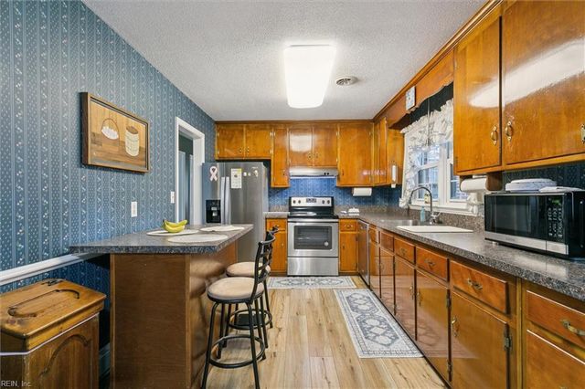 218 Albany DR, Hampton, VA 23666
