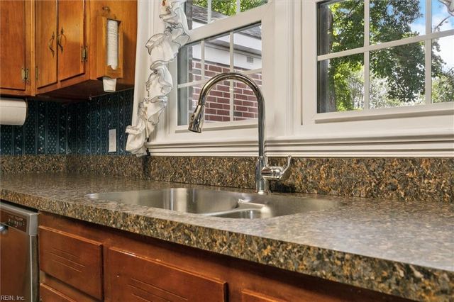 218 Albany DR, Hampton, VA 23666