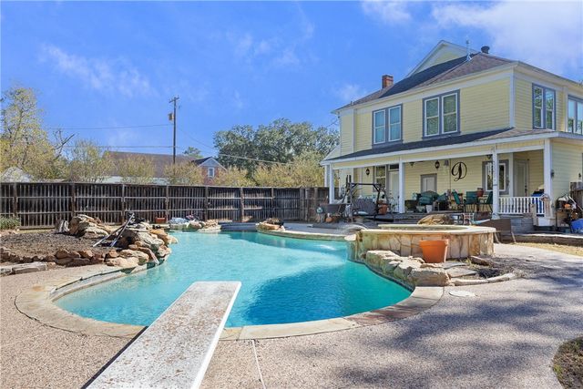 1017 Water Street, Navasota, TX 77868