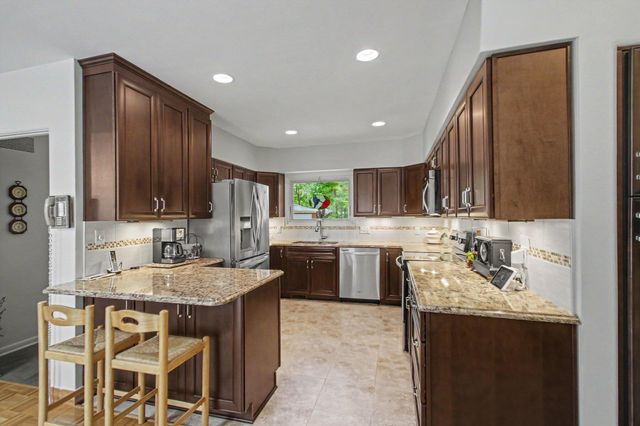 3844 Highgate Road, Norton Shores City, MI 49441