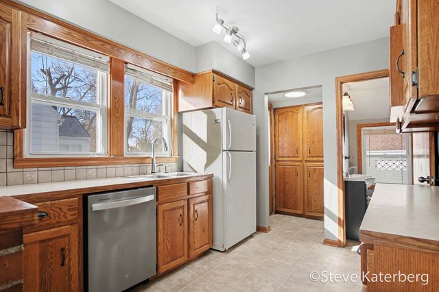 2641 Forest Grove Avenue SW, Wyoming, MI 49519
