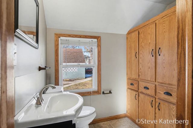 2641 Forest Grove Avenue SW, Wyoming, MI 49519