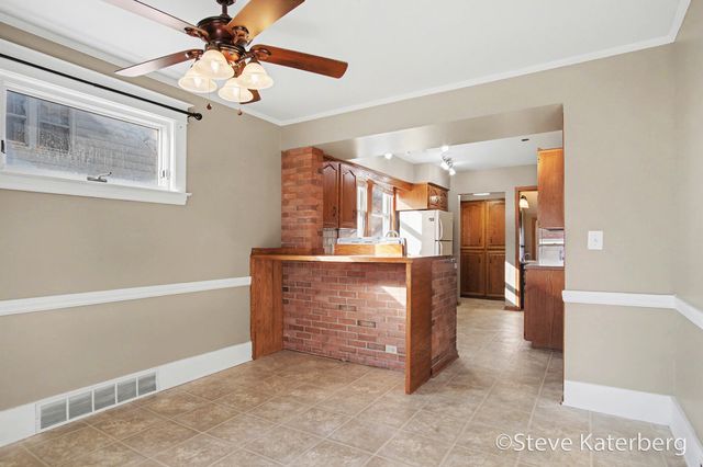 2641 Forest Grove Avenue SW, Wyoming, MI 49519