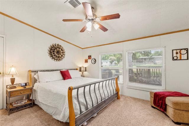 10245 Northlake Circle, Kemp, TX 75143