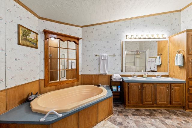 10245 Northlake Circle, Kemp, TX 75143