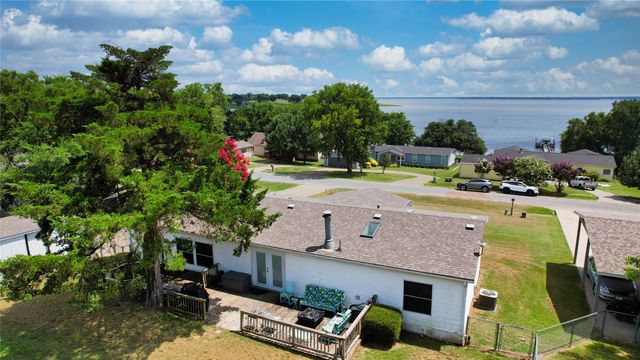 10245 Northlake Circle, Kemp, TX 75143