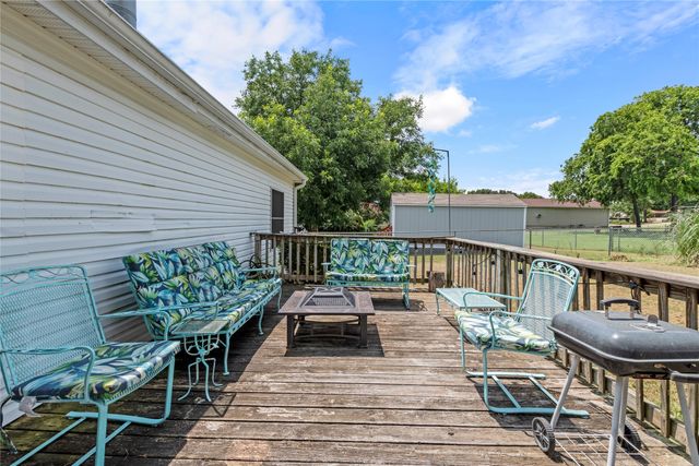 10245 Northlake Circle, Kemp, TX 75143
