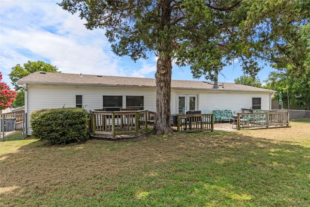 10245 Northlake Circle, Kemp, TX 75143