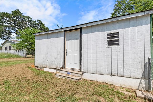 10245 Northlake Circle, Kemp, TX 75143