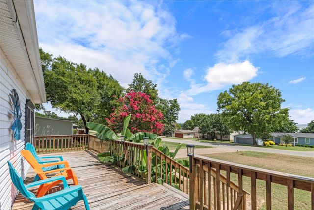 10245 Northlake Circle, Kemp, TX 75143