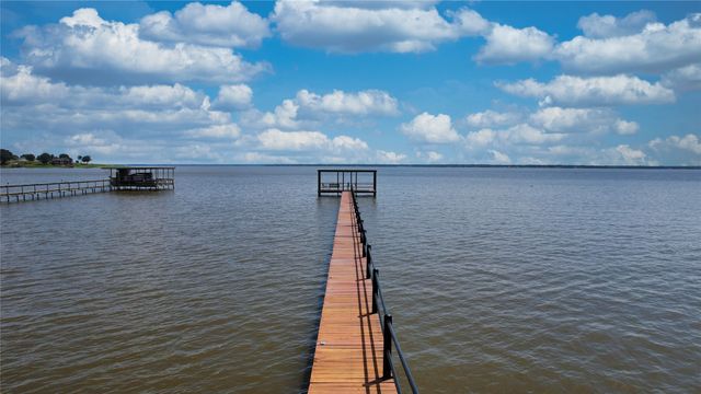 10245 Northlake Circle, Kemp, TX 75143