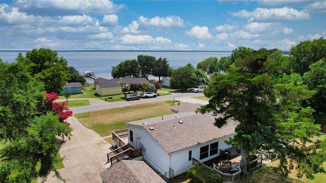 10245 Northlake Circle, Kemp, TX 75143