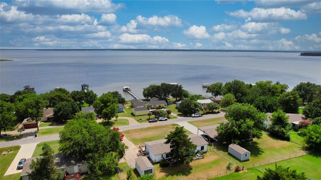10245 Northlake Circle, Kemp, TX 75143