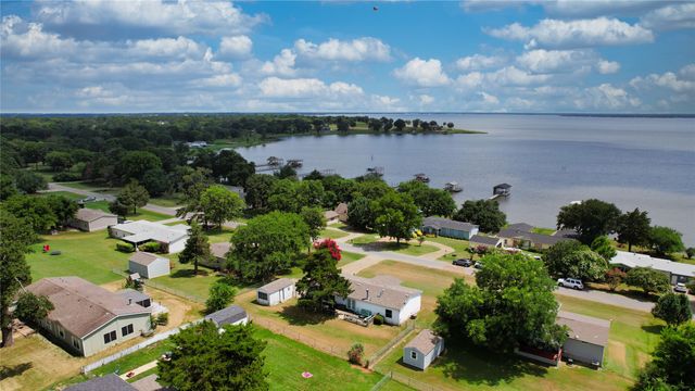 10245 Northlake Circle, Kemp, TX 75143