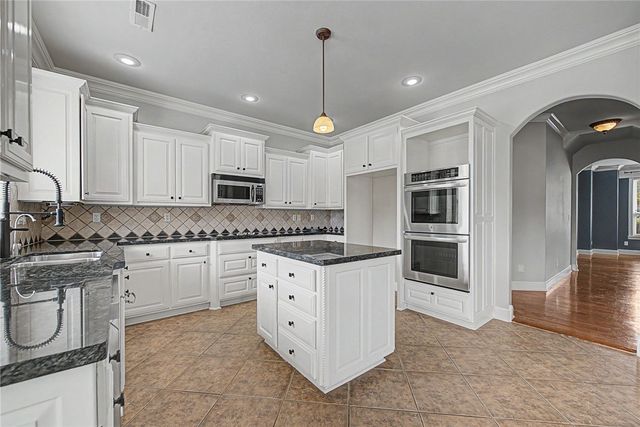 5503 Bent Tree Drive, Rogers, AR 72758