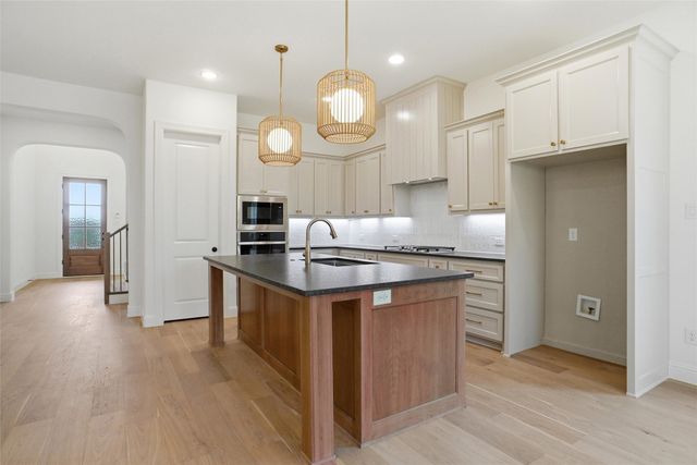 409 Kestrel Court, Aledo, TX 76008