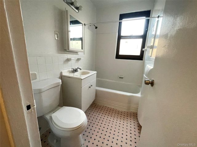 141 E Hartsdale Avenue 2A, Hartsdale, NY 10530