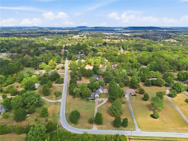 3860 N Gulley Road, Fayetteville, AR 72703
