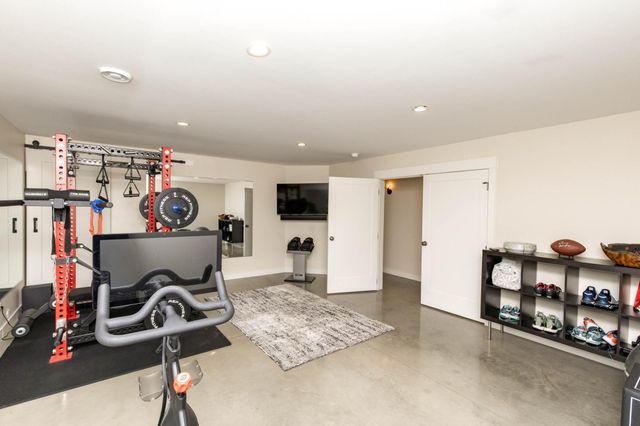 2791 Samuel Drive S, Fargo, ND 58104