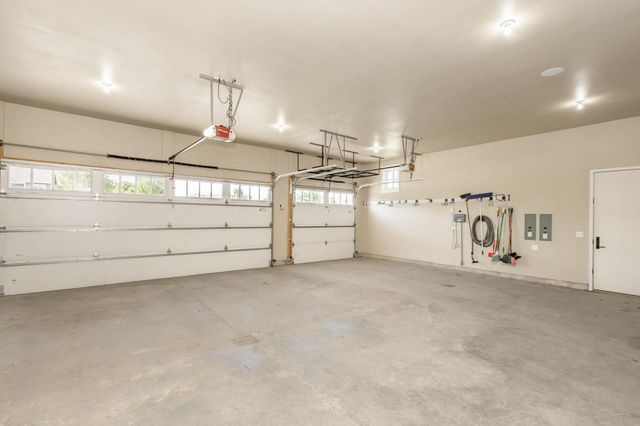 2791 Samuel Drive S, Fargo, ND 58104