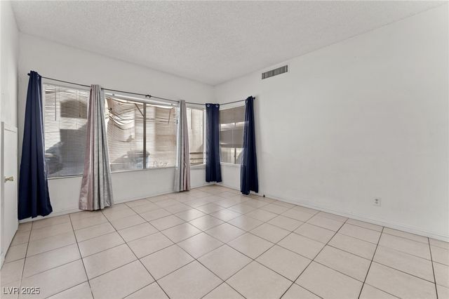 6673 Silver Penny Avenue, Las Vegas, NV 89108