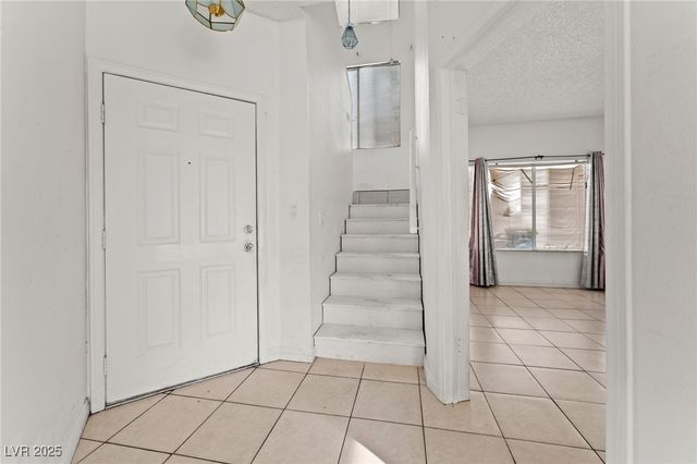 6673 Silver Penny Avenue, Las Vegas, NV 89108