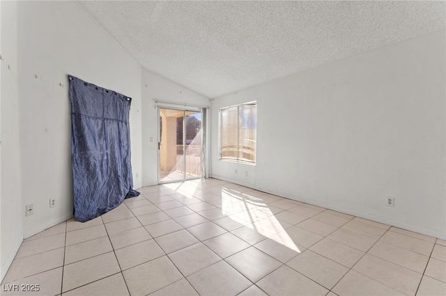 6673 Silver Penny Avenue, Las Vegas, NV 89108