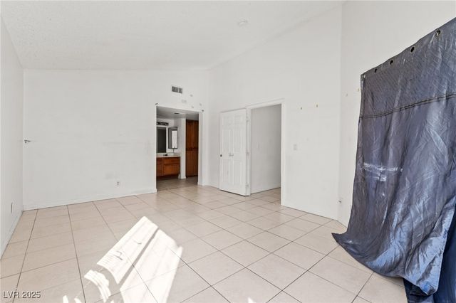 6673 Silver Penny Avenue, Las Vegas, NV 89108