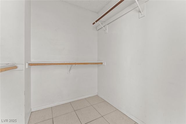 6673 Silver Penny Avenue, Las Vegas, NV 89108